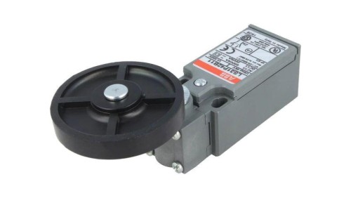 LS31P42B11 Wyłącznik krańcowy dźwignia R 26,5mm rolka z gumy Ø50mm
