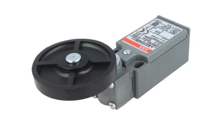 LS31P42B11 Wyłącznik krańcowy dźwignia R 26,5mm rolka z gumy Ø50mm