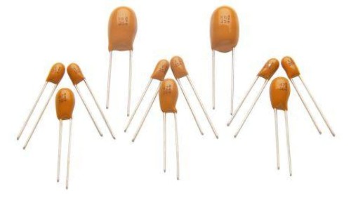 Kondensator elektrolityczny tantalowy 1.5µF 35V dc A THT 20 /50szt./