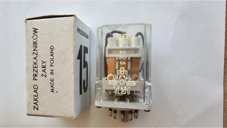 Przekaźnik przemysłowy 3P 10A 60V DC do gniazd wtykowych R15-2013-23-1060-WT 802854