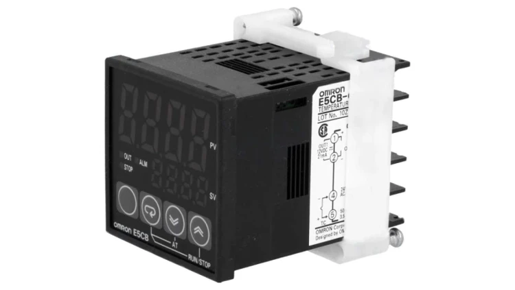 E5CB-Q1TCD Moduł typu regulator temperatury z wyjściami typu SSR i SPST-NO, montowany na panel