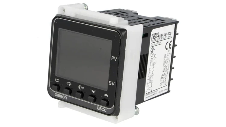 E5CC-RX3A5M-000 Moduł typu regulator temperatury z wyjściami typu SPST-NO (4), montowany na panel