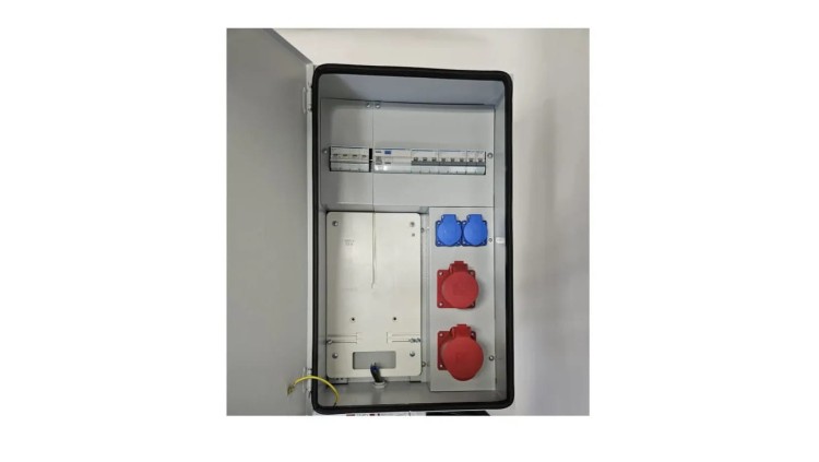 IP54 Metalowa rozdzielnica ścienna CEE 32A 16A 2x230V z bezpiecznikami HAGER FI/ RB4