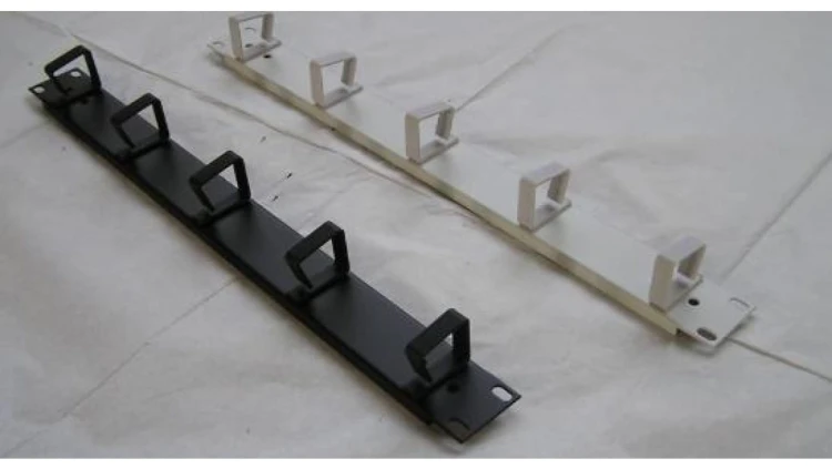 GT Networks Organizator kablowy 19 1U z haczykami 5x70mm ( wklęsły)