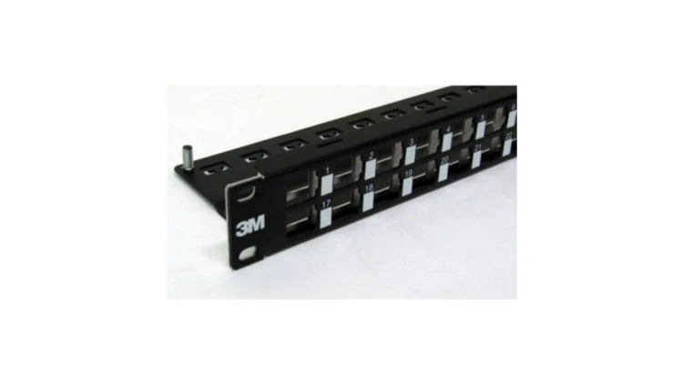 3M Panel Classic 32xRJ45 do złącz K6 lub K5E, niewyposażony, 1U, czarny