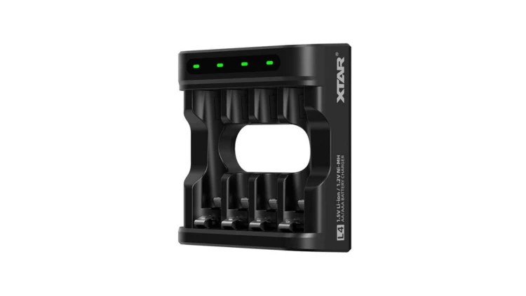 Ładowarka do akumulatorów R03 / AAA oraz R6 / AA Li-ion 1,5V / NiMH Xtar L4