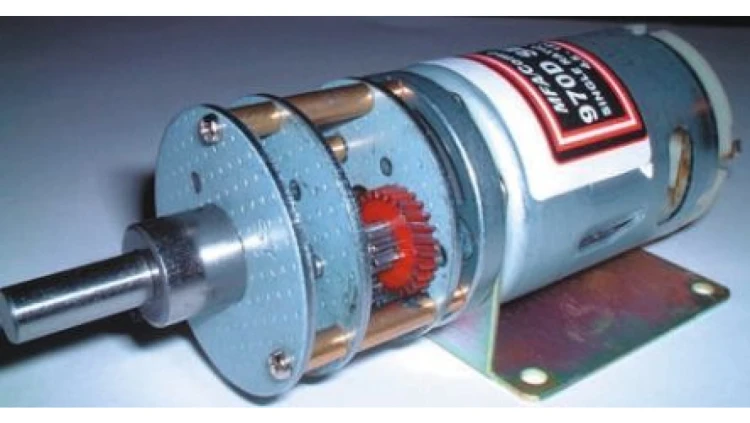Motoreduktor DC, 2,81 A, 19,8 W, 93 obr./min, 3000 gcm, RS PRO