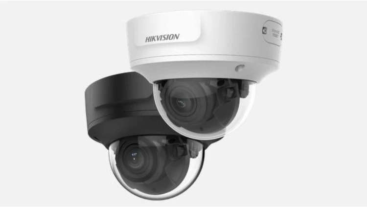 Kamera IP Hikvision w obudowie kopułkowej. Rozdzielczość 4MP. Zasięg IR do 30m. Slot na kartę pam...