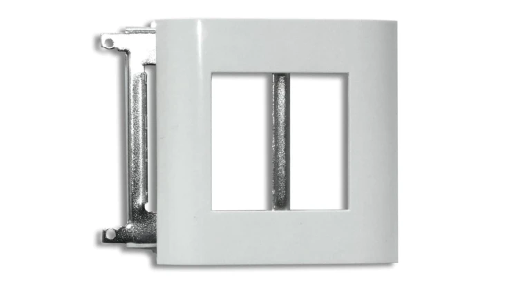Ramka maskująca 2-modułowa z uchwytem metalowym, do kanałów KP90x60, 110x60, 130x60, 150x60 i puszek PU-2 RAMK-2/M