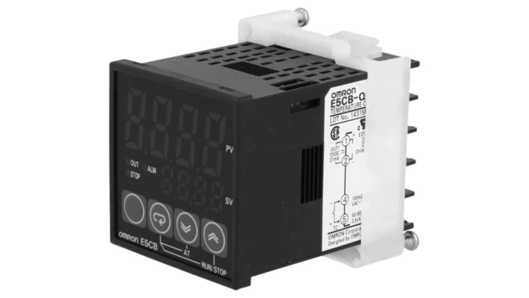 E5CB-Q1TC Moduł typu regulator temperatury z wyjściami typu SSR i SPST-NO, montowany na panel