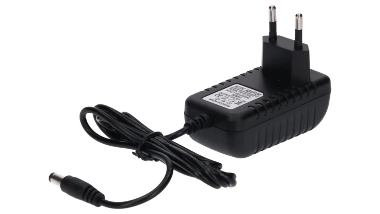 Zasilacz led gniazdkowy 12V 18W 5.5/2.1 czarny