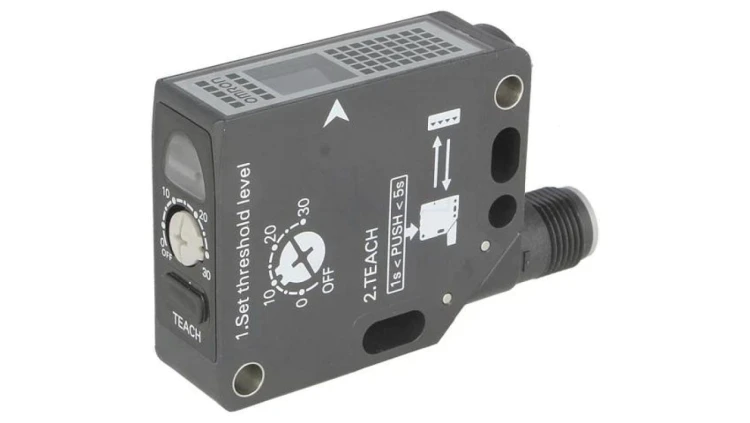 E3S-DBP21 Czujnik fotoelektryczny o zasięgu 0÷4,5m PNP DARK-ON,LIGHT-ON