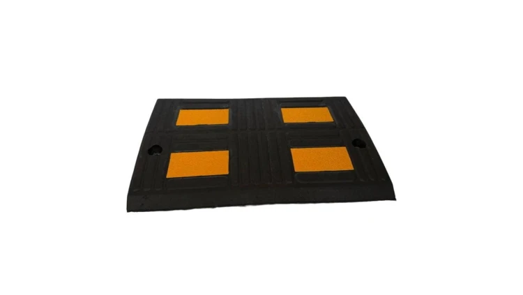 Najazd gumowy podjazd krawężnikowy 500x325x50mm 2 kanały