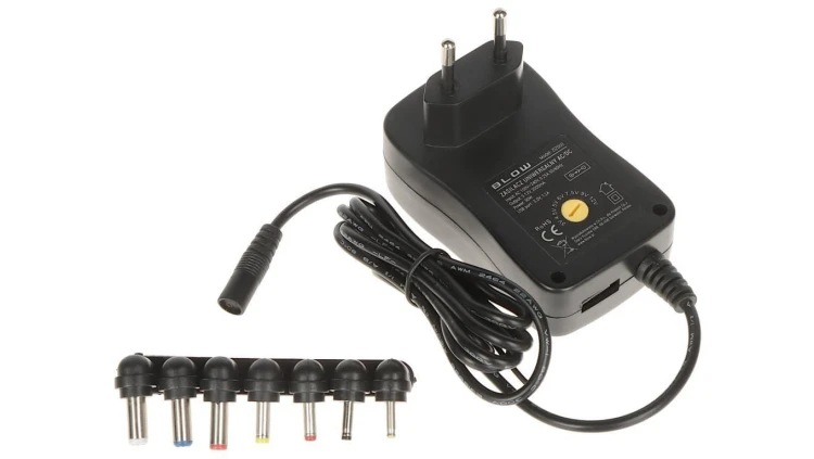 Zasilacz wtyczkowy uniwersalny 3-12V/2A/BL USB