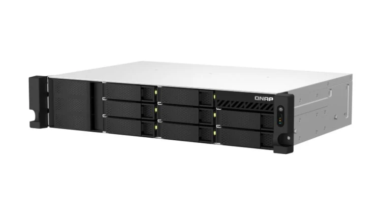 QNAP TS-873AeU-4G 8-zatokowy płytki serwer NAS, AMD Ryzen, 4GB RAM, 2x 2,5GbE RJ-45, RACK
