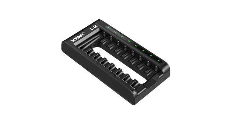 Inteligentna ładowarka z 8 gniazdami do akumulatorów AA/AAA 1,5 V i 1,2 V Xtar L8