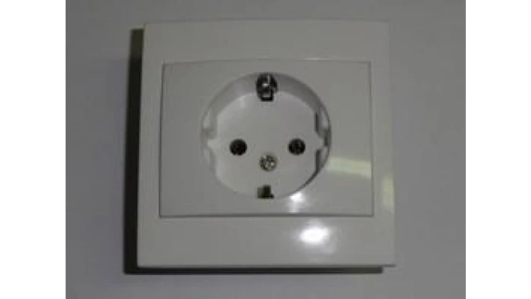 Gniazdo elektryczne p/t z uziem. Schuko GWP-140M