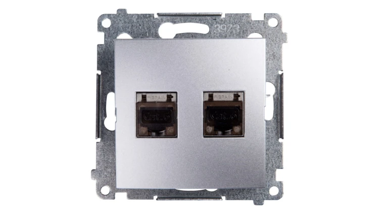 Simon 54 Gniazdo komputerowe podwójne 2xRJ45 kat.6 ekranowane z przesłoną srebrny mat D62E.01/43