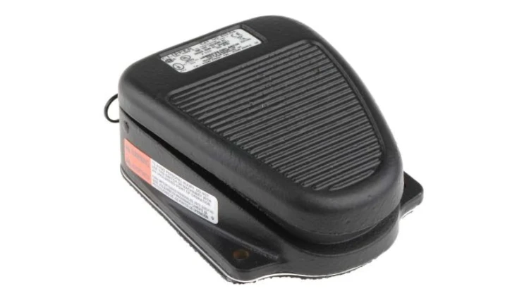 Przełącznik nożny Clipper IP20 Konstrukcja o średniej wytrzymałości Zatrzaskowy Żeliwo, SP-CO 20 A przy 125 V AC 250V