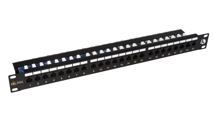 Patch Panel Solarix 24 x RJ45 CAT5E UTP z wspornikiem czarny 1U SX24L-5E-UTP-BK