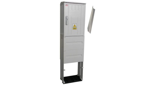 Rozdzielnica elektryczna, obudowa termoutwardzalna na fundamencie z kątownikami typ OZ40x60+F