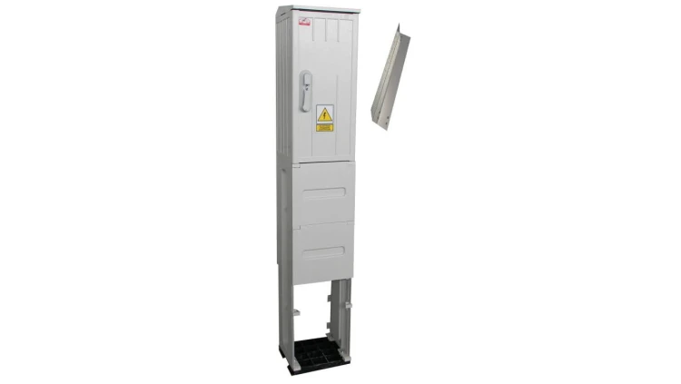 Rozdzielnica elektryczna, obudowa termoutwardzalna na fundamencie z kątownikami typ OZ26x60+F