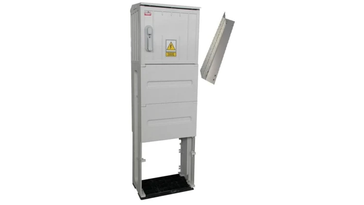 Rozdzielnica elektryczna, obudowa termoutwardzalna na fundamencie z kątownikami typ OZ40x40+F