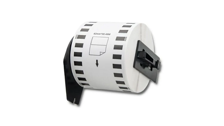 Qoltec Taśma do BROTHER DK-22205 62mm x 30.48m Biała/ Czarny nadruk Rolka z uchwytem