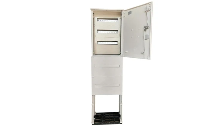 RT 40x60 3xTH z fundamentem obudowa termoutwardzalna 400x600x250 3x16 modułów IP 44 rozdzielnia elektryczna złącze kablowe